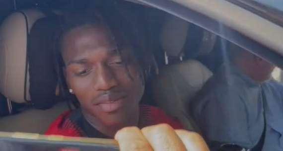 MN - Leao dopo il rinnovo: "Sono felicissimo, era una cosa che volevo fare. Se cambio numero di maglia? Il 17 è speciale per me, ma vediamo..."