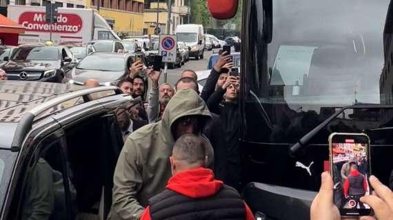 VIDEO MN - Rafael Leao è arrivato nel ritiro del Milan
