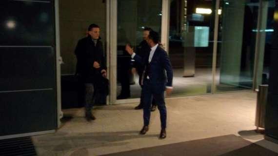 FOTO MN - Sartori e l’agente di Petagna escono da Milan. Il ds: “Grassi? Con Galliani si parla di tante cose”
