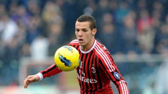 Mesbah: "Mi hanno assicurato che giocherò ancora al Milan"