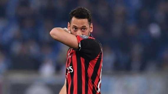 Calhanoglu su Leonardo e Maldini: "Lavorare davanti a loro mette un po’ di pressione, ma ti fa rendere conto del club in cui sei"