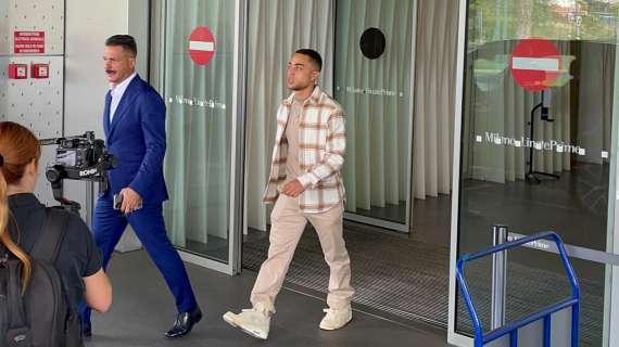LIVE MN - Dest: "Un onore essere qui, spero di fare bene come Seedorf. Ruolo preferito? Terzino"