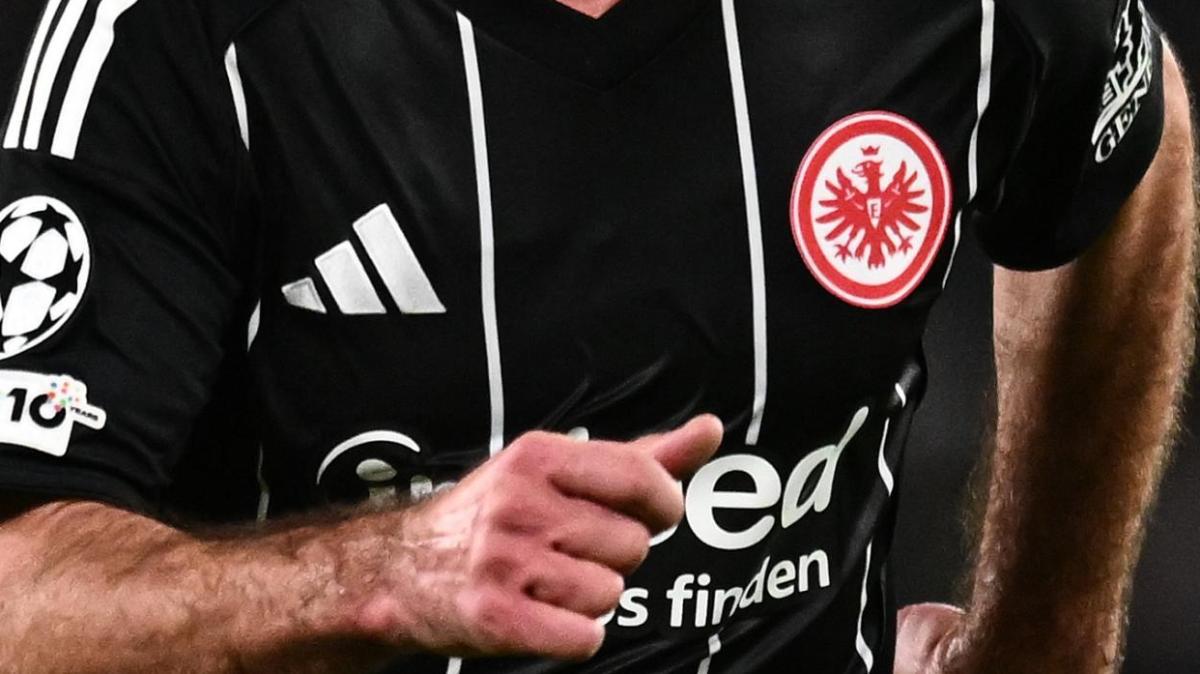 L’Eintracht ha informato Krosche che la sua uscita non è negoziabile: non per soldi, ma per tempi. Milan senza dt