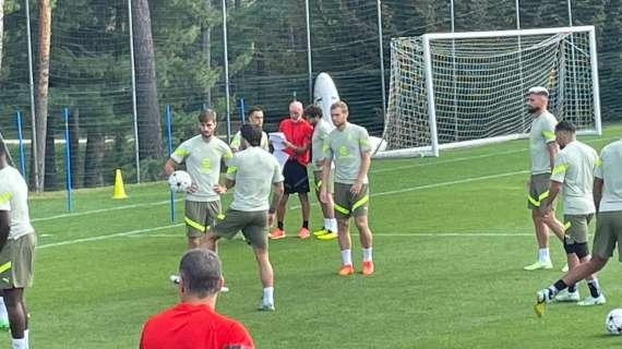 VIDEO MN - Milanello, giocatori a colloquio con Pioli prima dell'allenamento