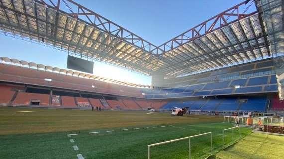 Lavori in corso a San Siro per il rifacimento del prato: le foto