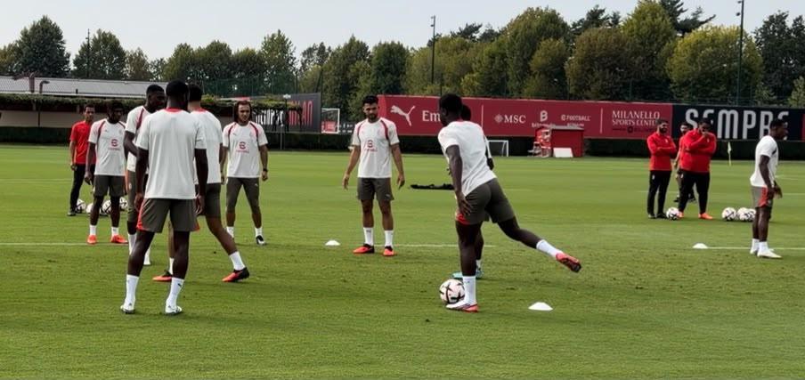 PHOTOGALLERY MN - Clima sereno a Milanello preparando la sfida al Benfica