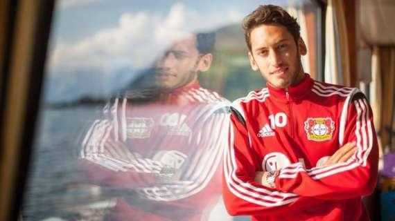 Tuttosport - Milan, i rossoneri in pressing su Calhanoglu: nel 4-3-3 di Montella potrebbe giocare sia da mezzala che da attaccante esterno