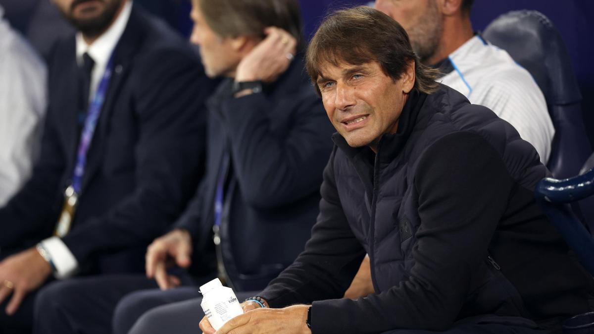 Napoli, Conte: "Il doppio impegno tra campionato e Champions nel nostro percorso è nuovo, non siamo abituati dallo scorso anno"
