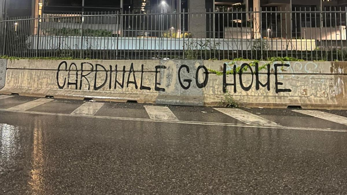 Casa Milan, rimosse le scritte “Cardinale Go Home” e “Liberate il Milan”