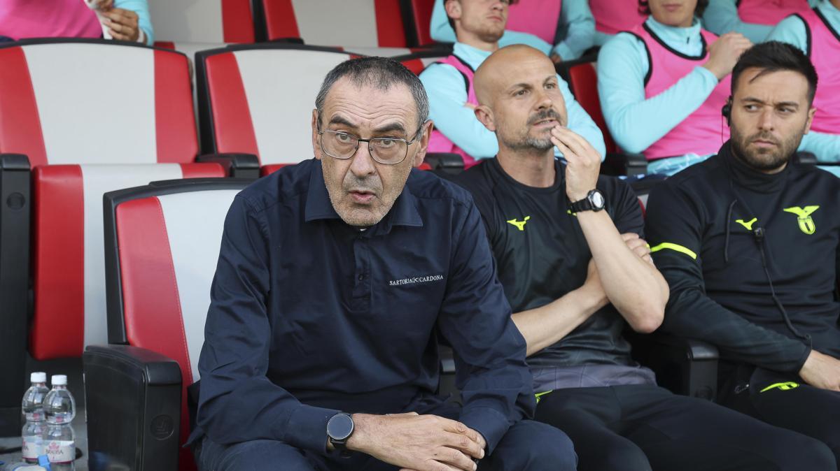 Lazio, Sarri: "Vorrei capire perché il derby di Milano non viene mai giocato alle 12:30... Ma la risposta la immagino, quindi evito di dirla"