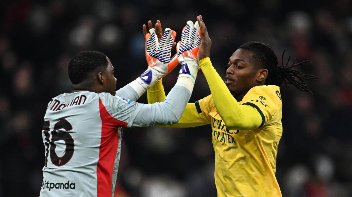 Non solo gol e assist, ma anche gesti da leader: gli abbracci di Leao a Fofana e Maignan