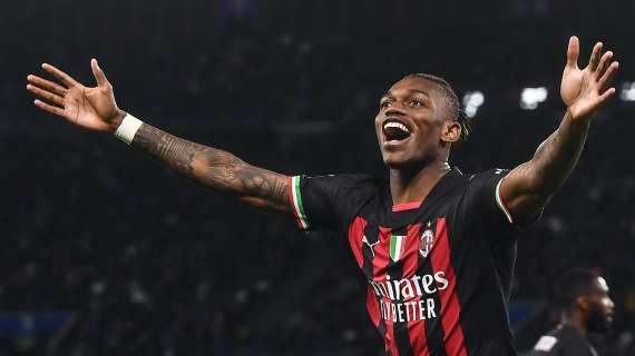 Leao: "Voglio stare al Milan e vincere la Champions. Orgoglioso della 10, mi sento leader e aiuto i nuovi. Maldini e Tonali addii a sorpresa"