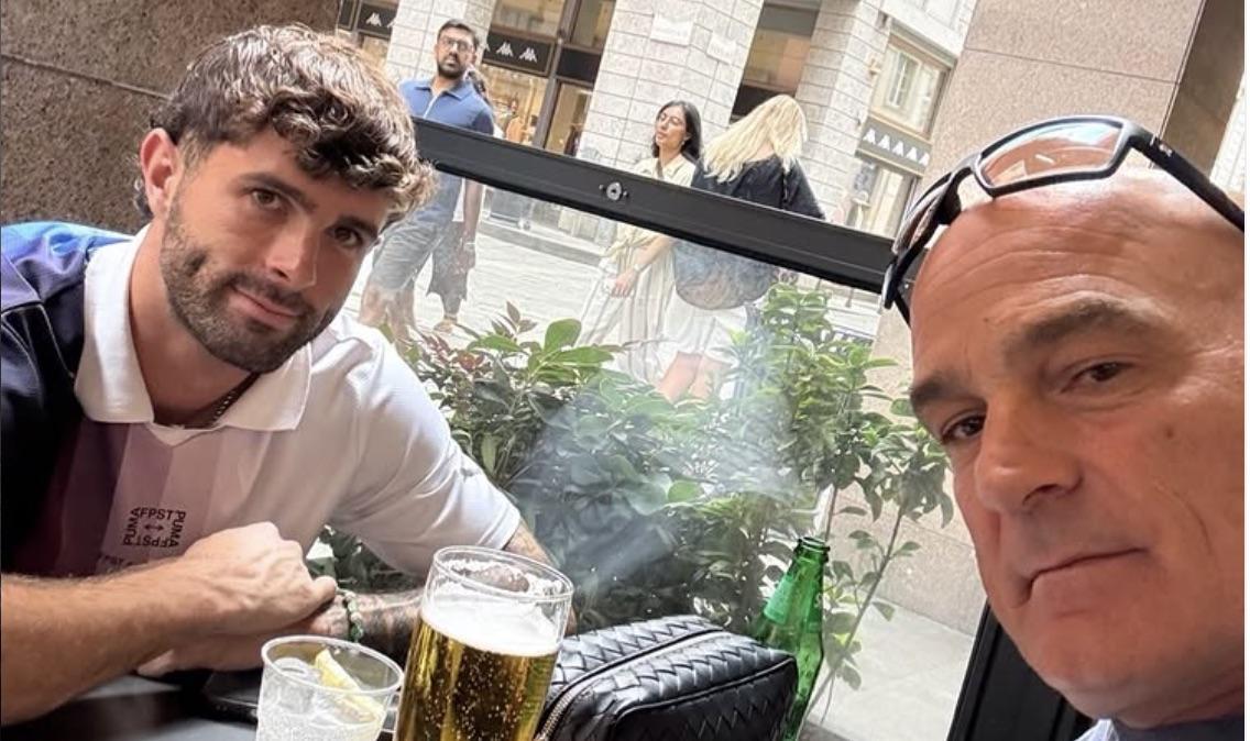 Mark Pulisic fa compagnia al figlio Christian durante i giorni di riposo: la foto
