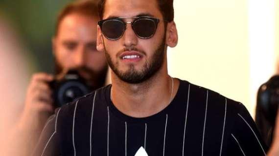 PHOTOGALLERY MN - L'arrivo di Calhanoglu a Milano