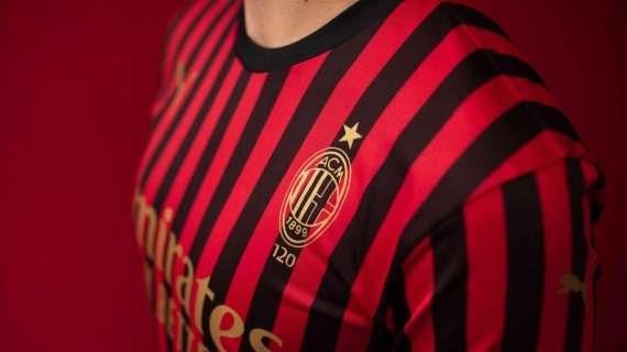 120 anni Milan: le foto della divisa celebrativa con Theo, Romagnoli e Bennacer