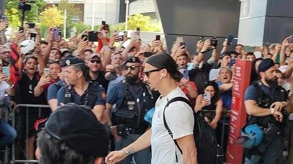 Da Casa Milan alla stazione: folla di tifosi rossoneri a sostenere la squadra