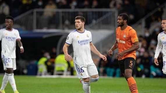 Gazzetta - Milan, primo posto e mercato: Milenkovic o Felipe per la difesa. E in attacco rispunta Jovic
