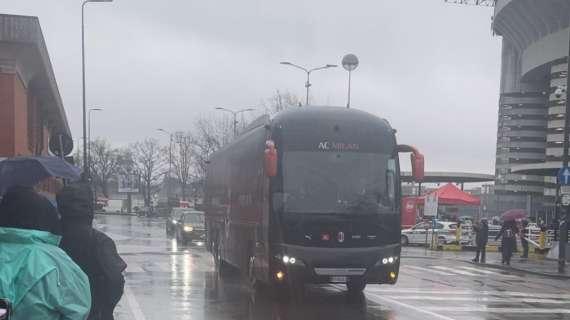 VIDEO MN - L'arrivo del Milan a San Siro per il match contro l'Empoli 