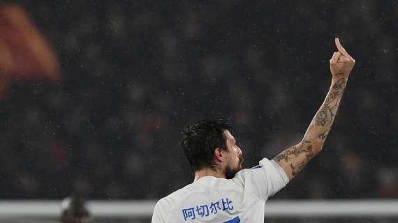 Inter, gestaccio di Acerbi ai tifosi della Roma: la Procura FIGC apre un'inchiesta