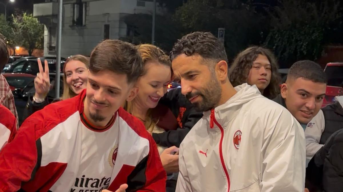 VIDEO MN - Amorim si intrattiene con i tifosi fuori dall'hotel che ospita il ritiro del Milan