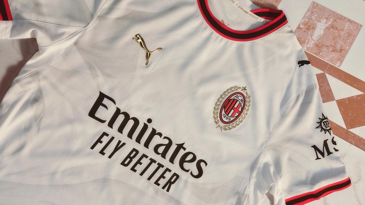 PHOTOGALLERY - Che bella la nuova maglia! Le immagini e i dettagli