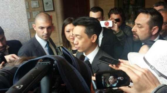 Gazzetta - Milan, arriva Mr.Bee: il broker incontrerà Berlusconi per chiedere altro tempo. La proroga non andrà oltre i 45 giorni