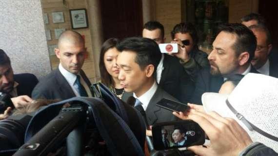 Tuttosport - Cessione Milan, Mr.Bee è in difficoltà: dall’irritazione dei propri soci al rifiuto di Lippi. Berlusconi dice no a Cannavaro allenatore