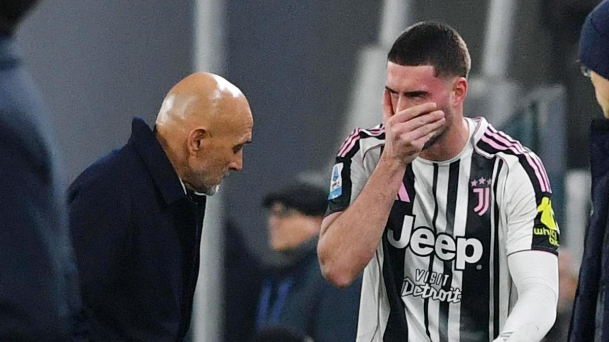 Juventus, Vlahovic operato a Londra: tornerà a marzo
