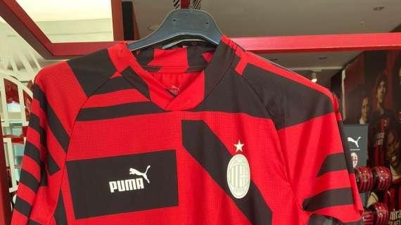 Il nuovo kit pre-gara Konami targato e-Football in vendita nello store di Casa Milan