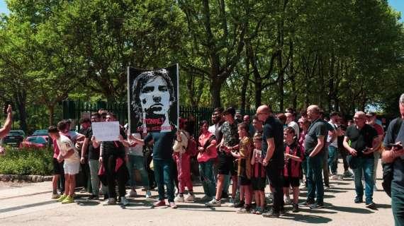 VIDEO MN - Verso Milan-Atalanta, 300 tifosi rossoneri presenti a Milanello