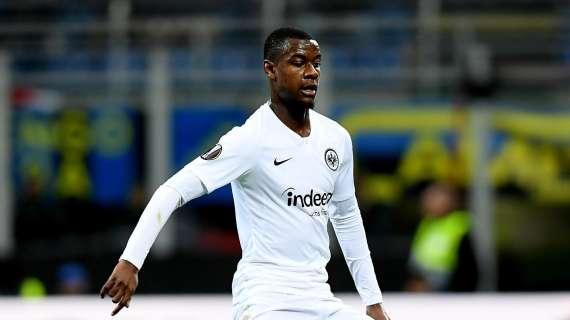 Pista N'Dicka raffreddata: le richieste dell'Eintracht non sono compatibili con l'investimento per De Ketelaere
