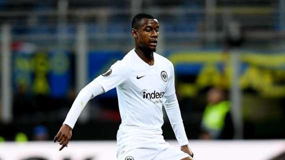 Bild - Contatti in videocall tra Maldini e N'Dicka. L'Eintracht chiede 20 milioni
