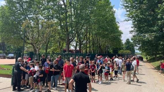 FOTO MN - Tanta gente a Milanello nell’ultimo giorno di allenamento della squadra