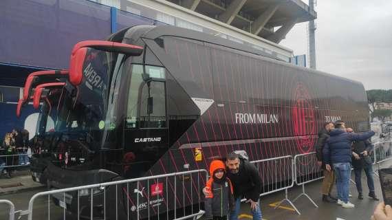 FOTO - Il Milan arrivato al Castellani: alle 12.30 si gioca!