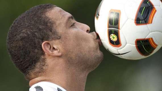 Beckham a Ronaldo: "Come va il tuo inglese, Ronie?". La risposta del verdeoro diventa virale