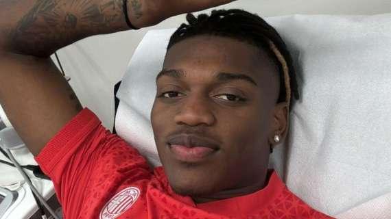 Leao lavora a Milanello e scrive: "Ci stiamo arrivando"
