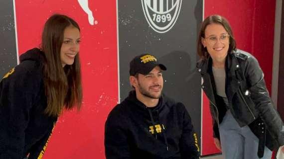 PHOTOGALLERY MN - Theo Hernandez al Milan Store di San Siro per il Meet&Greet con i tifosi