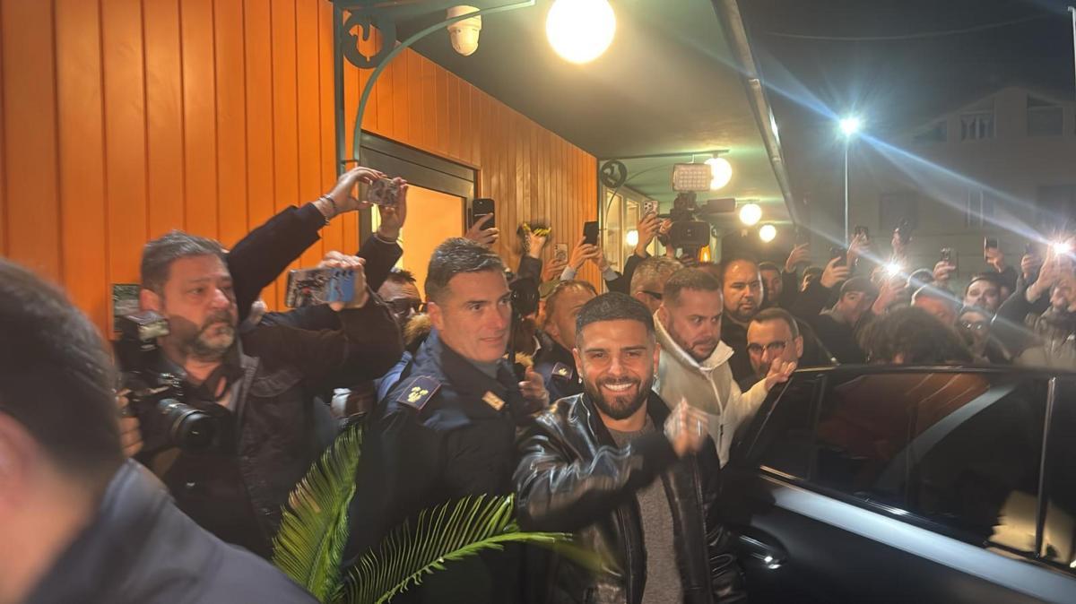 Insigne torna al Pescara dopo 14 anni: accoglienza euforica dei tifosi