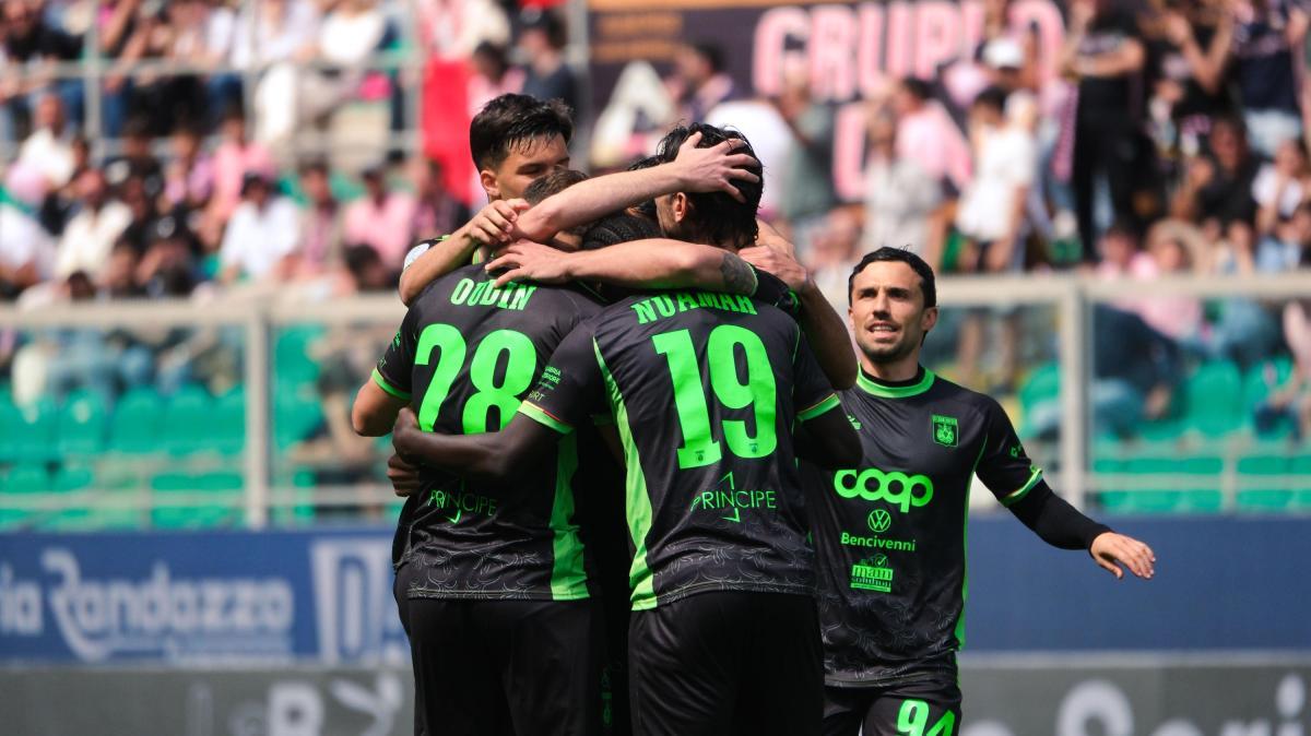 Playoff Serie B: al Palermo non basta il 2-0, Catanzaro in finale playoff contro il Monza