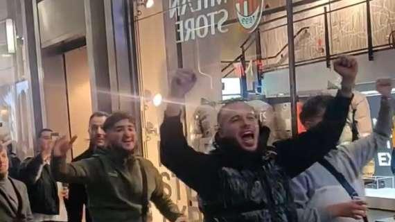 VIDEO MN - Verso Milan-Tottenham, tifosi del Milan già scatenati in zona Duomo