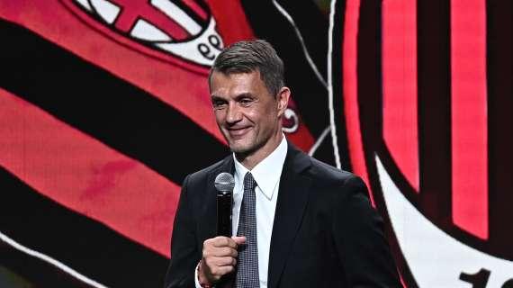 VIDEO MN - Milanello, Paolo Maldini firma autografi ai tifosi