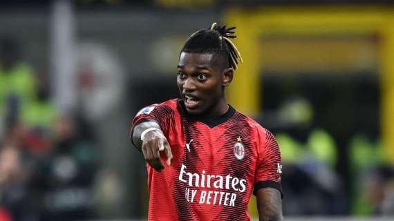 Leao, la benedizione di Ronaldinho: "Spalle giuste per la 10. Mi 'encanta': può fare la differenza"