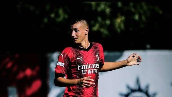 MN - Coro della Curva per Camarda. Lui risponde salutando e ringraziando