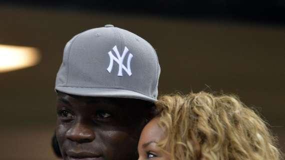 Balotelli a Chi: "Resto al Milan. Fanny mi fa star bene"