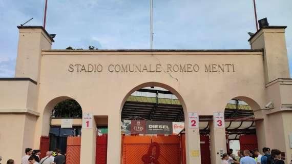 VIDEO MN - L'arrivo del pullman del Milan al "Menti" di Vicenza