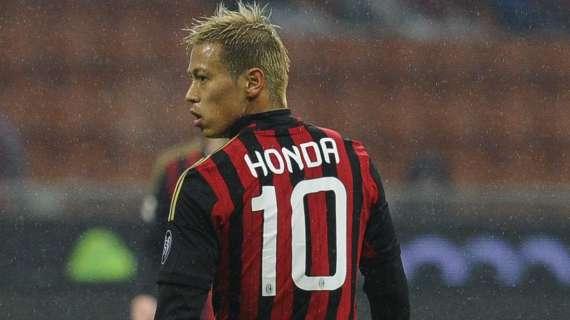 Honda, altra occasione... a destra: fuori Kakà, il giapponese resta sull'esterno