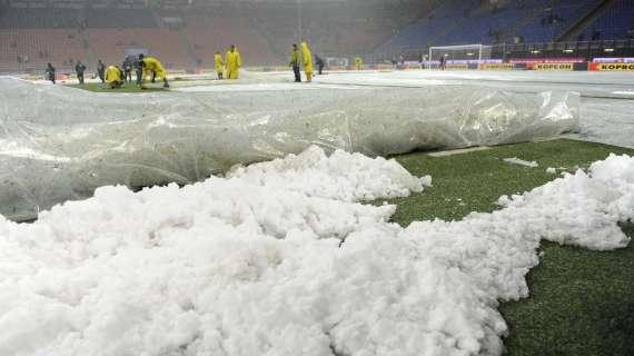 Neve, polemiche e rinvii