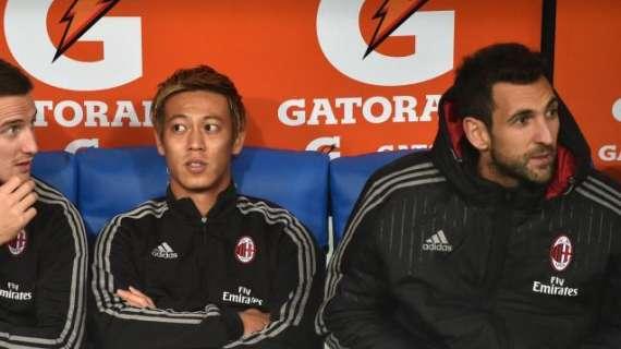 Tuttosport - Milan, i soldi arrivano dalla Premier: De Jong, Honda e D. Lopez nel mirino dei club inglesi