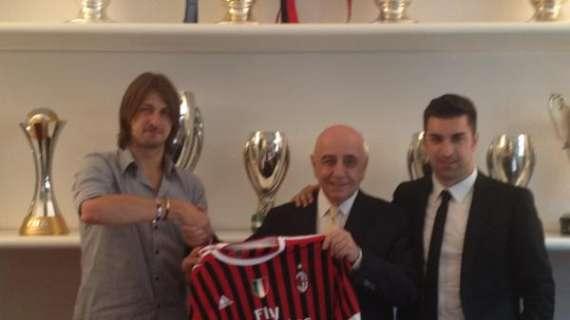 FOTO - Acerbi-Milan: lo scatto dopo l'accordo
