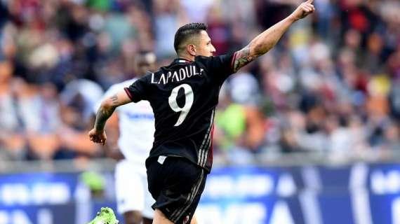 Tuttosport - Ennesimo sprint Bacca-Lapadula, la spunta l’italiano: terza gara consecutiva da titolare